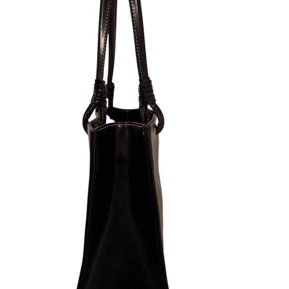 Wilson Black Genuine Leather Handbag – Classic Structure - Picture 5 of 10